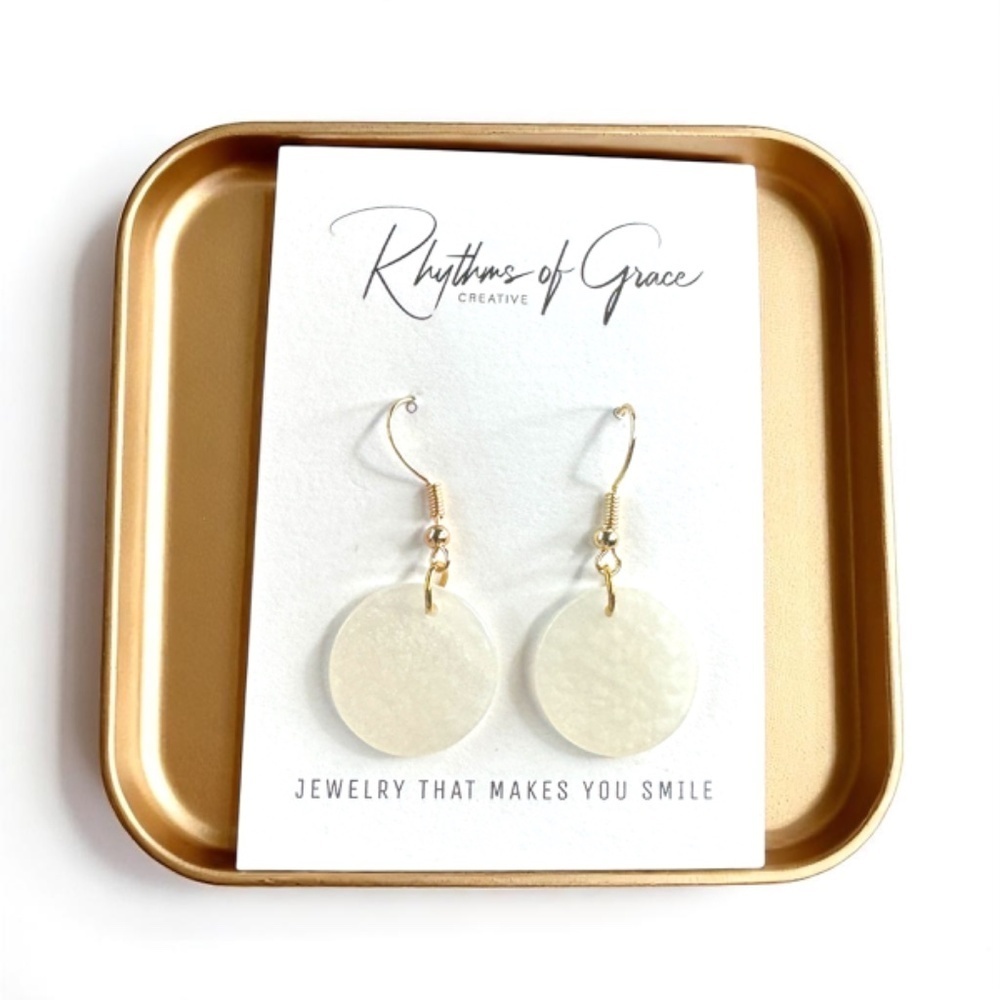Chic White Marbled Dangle Earrings - Elegant Round Drop Jewelry - NWT